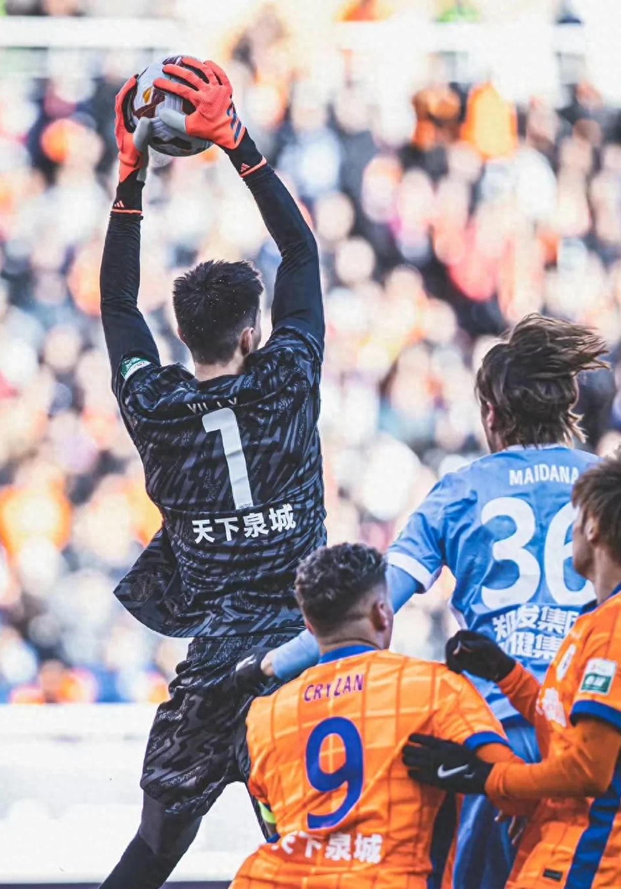 战术奏效！热刺双翼齐飞压制泰山整场无力还手！的简单介绍