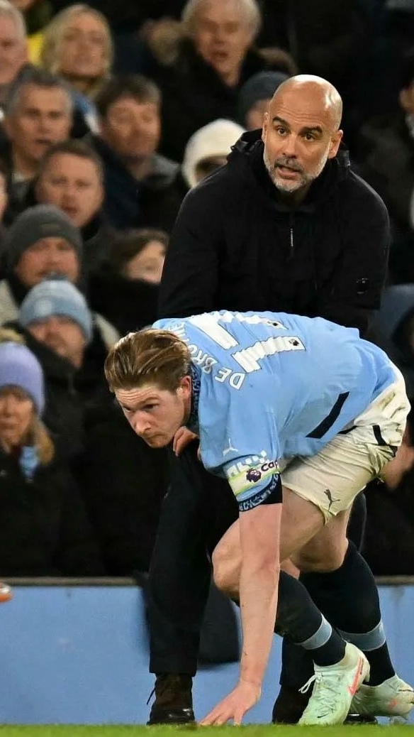 曼联重伤倒地，尤文图斯全队围拢祈祷，场面感人的简单介绍